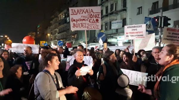Θεσσαλονίκη: «Όχι» από τους πολίτες για την απόσπαση των αρχαίων στη Βενιζέλου