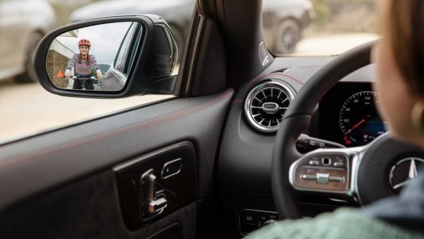 Mercedes-Benz GLA: Στα ενδότερα