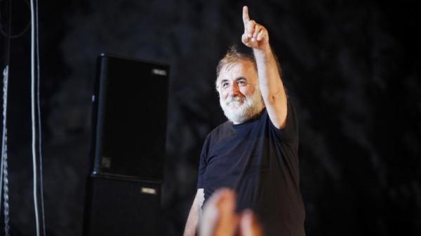 «Έχε γεια μαχητή μου»: Καλλιτέχνες αποχαιρετούν με συγκίνηση τον Θάνο Μικρούτσικο