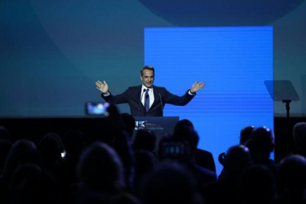 Μητσοτάκης : Κοινωνικό μέρισμα για τους πιο αδύναμους πριν από τα Χριστούγεννα