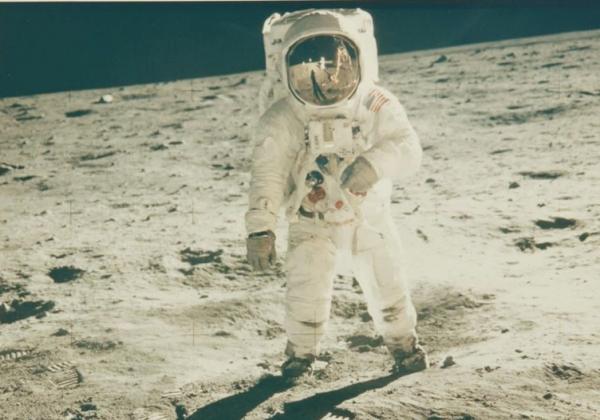 Στο σφυρί σπάνιες φωτογραφίες της NASA
