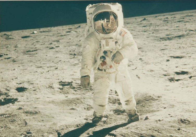 Στο σφυρί σπάνιες φωτογραφίες της NASA