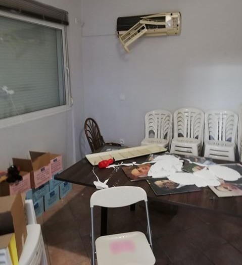 Επίθεση στα γραφεία της ΝΔ στο Χαϊδάρι - Κατέστρεψαν τρόφιμα για το «Χαμόγελο του Παιδιού»