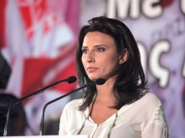 Νίνα Κασιμάτη : Εξαναγκάστηκε να ζητήσει συγγνώμη με… επίθεση στη ΝΔ