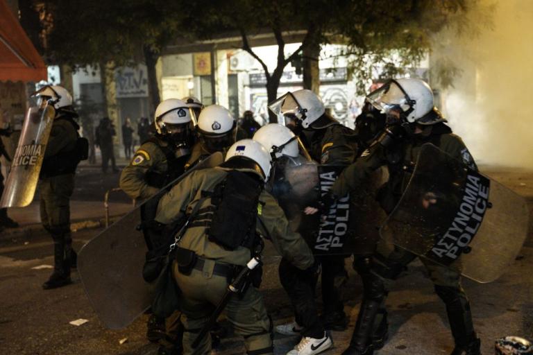 Δολοφονία Γρηγορόπουλου : Επίδειξη δύναμης από την ΕΛ.ΑΣ. παρά την ειρηνική πορεία