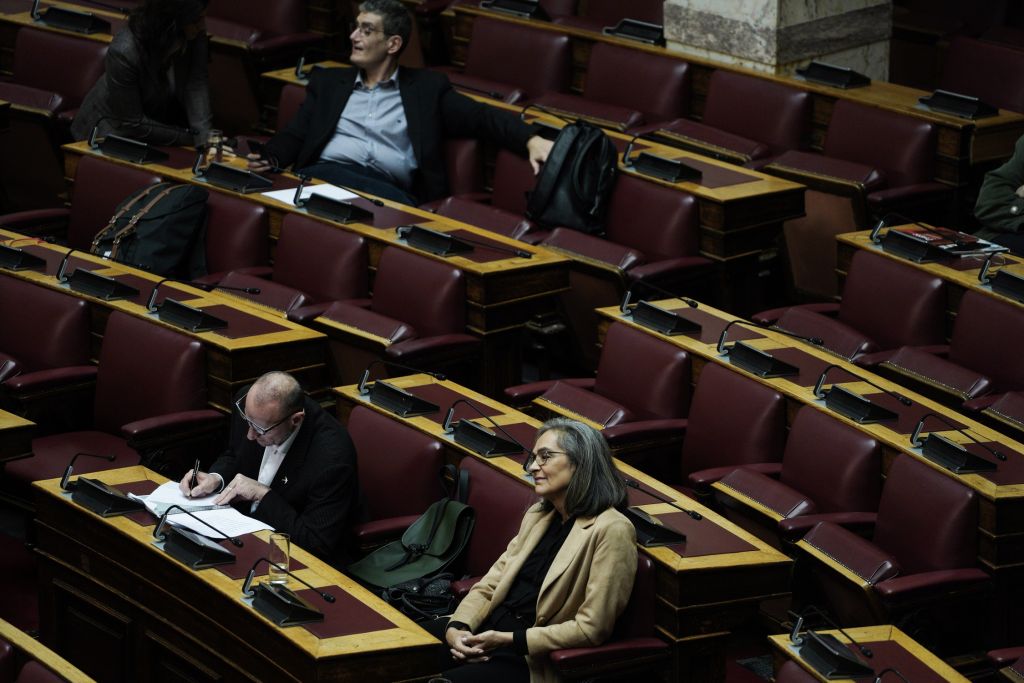 Βουλή : Περίμεναν Τσίπρα και Μητσοτάκη για να γεμίσουν τα έδρανα οι βουλευτές
