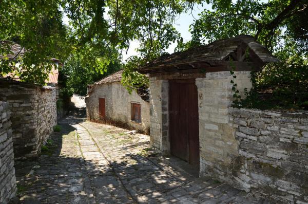 Καπέσοβο Ζαγορίου : Τόπος καταγωγής ξακουστών αγιογράφων και ευεργετών