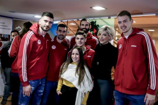 Στην Κιβωτό του Κόσμου μοίρασε δώρα αντιπροσωπεία παικτών του Ερασιτέχνη Ολυμπιακού
