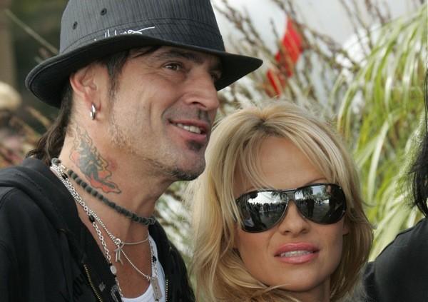 Μάκης Βορίδης: Τι απαντά στον πρώην της Πάμελα Άντερσον για τα γαϊδουράκια στη Σαντορίνη