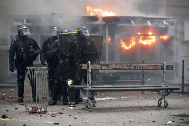 Γαλλία : Άγρια επεισόδια στο Παρίσι – Χρήση δακρυγόνων κατά διαδηλωτών