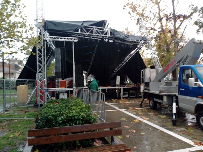 Χριστούγεννα-Διδώ : Σημειώσατε διπλό-«Γκρεμίστηκαν» σκηνές, έγειραν δέντρα από την κακοκαιρία