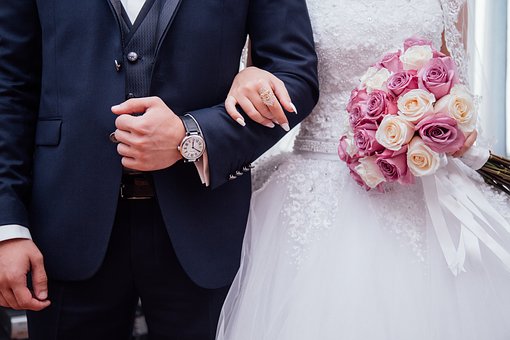 Υπόθεση διγαμίας : Είχε κάνει θρησκευτικό γάμο και σύμφωνο συμβίωσης με άλλη