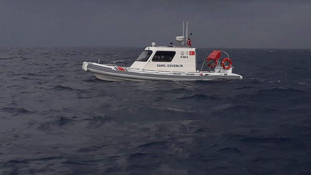 Καρέ - καρέ η παρενόχληση ελλήνων ψαράδων από τουρκικό σκάφος