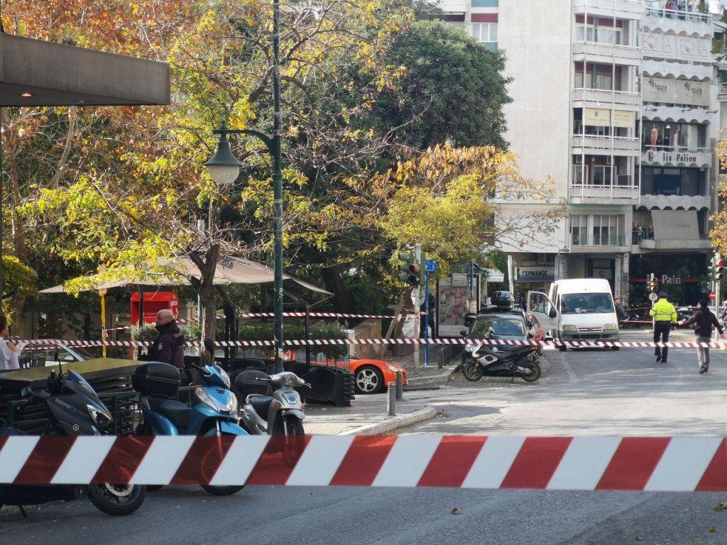 Λήξη συναγερμού : Ελεγχόμενη έκρηξη σε ύποπτη βαλίτσα στο Κολωνάκι