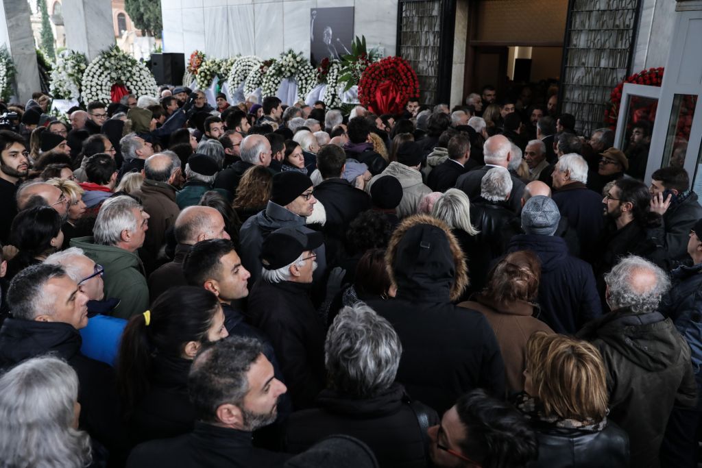 Θάνος Μικρούτσικος: Ήταν όλοι στο τελευταίο αντίο στον κορυφαίο έλληνα συνθέτη