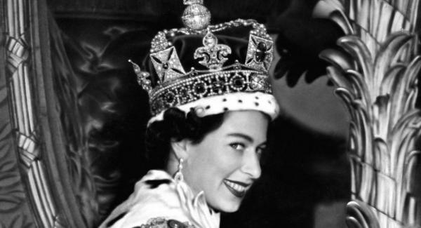 Αυτή είναι η αμόρφωτη βασίλισσα – Δεν πήγε ποτέ σχολείο!