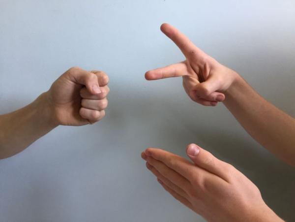 «Πέτρα, ψαλίδι, χαρτί» :  Πώς θα νικήσετε