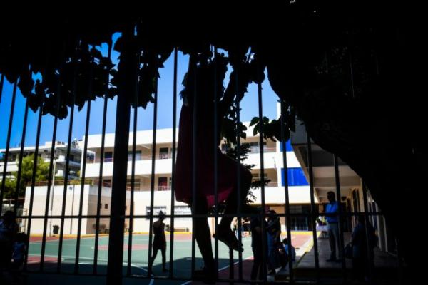 Σοκάρει η μαρτυρία 11χρονου μαθητή – «Έπεσα κάτω και με κλώτσαγε στην κοιλιά»