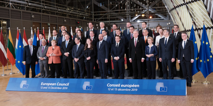 Δεν είμαστε και τόσο μόνοι…