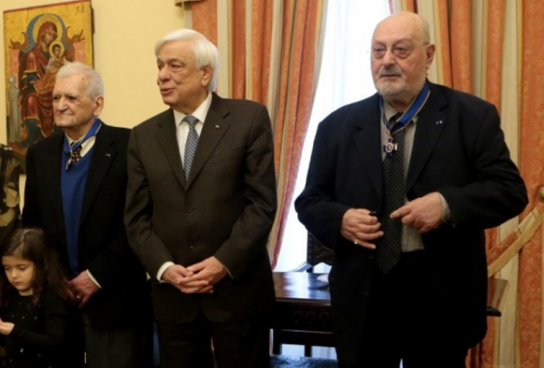 Το παράσημο του Ταξιάρχη του Τάγματος της Τιμής απένειμε ο ΠτΔ σε Τίτο Πατρίκιο και Κώστα Γεωργουσόπουλο