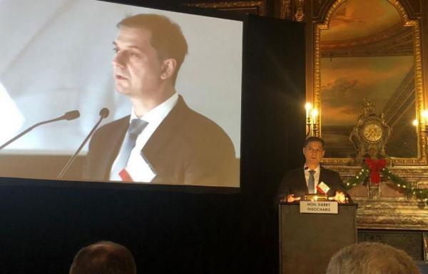 Χάρης Θεοχάρης : Η Ελλάδα γυρίζει σελίδα