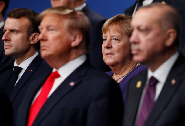 «Χαρούμενο» Τραμπ θέλει το ΝΑΤΟ, σύμφωνα με το Bloοmberg