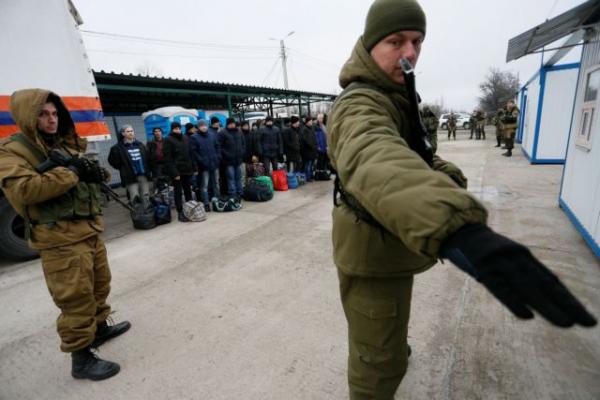 Ουκρανία : Ανταλλαγή κρατουμένων μεταξύ κυβέρνησης και αυτονομιστών – Ικανοποίηση από την ΕΕ