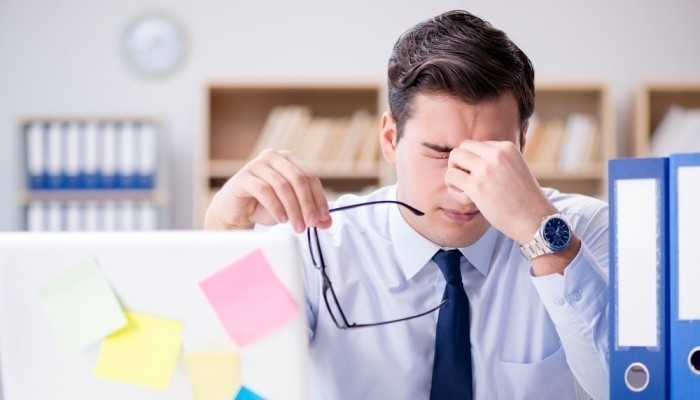 Έρευνα : Η πολύωρη δουλειά σε γραφείο προκαλεί υπέρταση