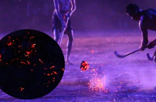 Το εντυπωσιακό χόκεϊ της… φωτιάς