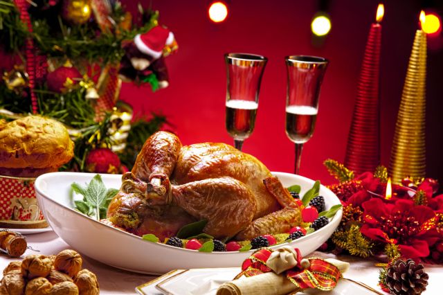 Χριστουγεννιάτικο τραπέζι : Πόσο μειώνονται οι τιμές στα σούπερ μάρκετ
