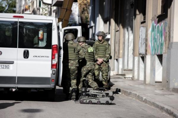 Εξάρχεια : Επιχείρηση σε «ύποπτο» κτίριο από τη Δίωξη Ναρκωτικών