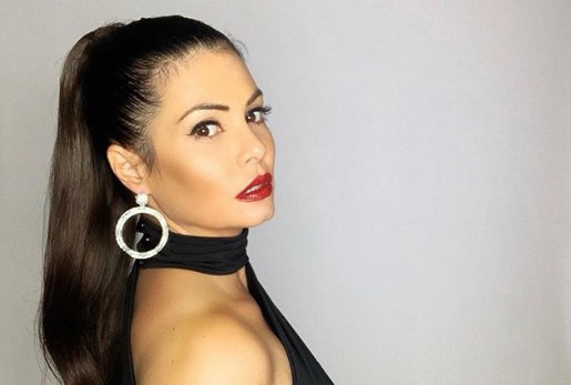 Μαρία Κορινθίου: Στην πιο αισθησιακή και χριστουγεννιάτικη πόζα