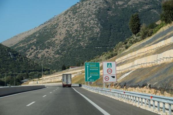 Ιόνια οδός : Πρόστιμα και αφαίρεση πινακίδων από φορτηγά