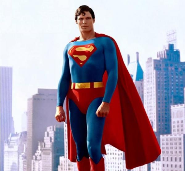 Στο σφυρί η πρώτη κάπα του Σούπερμαν – Δείτε πόσο πουλήθηκε