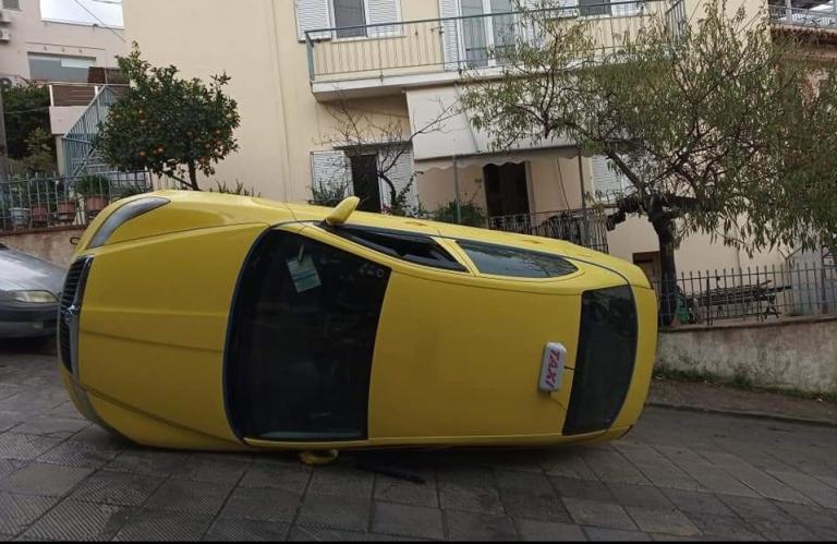 Ταξί αναποδογύρισε στον Υμηττό