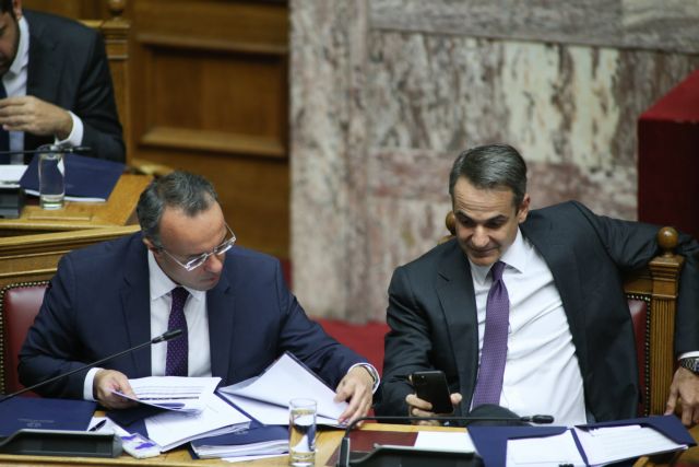 Τι συμβαίνει με κατώτατο μισθό και 13η σύνταξη : Γιατί τσακώνονται κυβέρνηση και ΣΥΡΙΖΑ