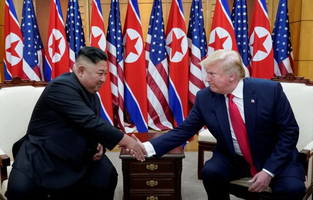 Τραμπ : Θα αντιμετωπίσουμε ό,τι «δώρο» στείλει η Βόρεια Κορέα