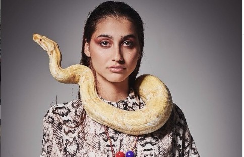 Ελευθερία Καρναβά: Φωτογραφίζεται μόνο με το εσώρουχο της