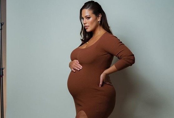 Η Άσλεϊ Γκράχαμ αποκάλυψε πόσα κιλά έχει πάρει στην εγκυμοσύνη της