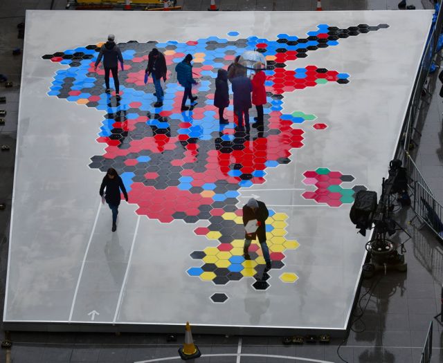 Βρετανία : Οι δημοσκοπήσεις της τελευταίας στιγμής και οι περιοχές που θα κρίνουν τις εκλογές