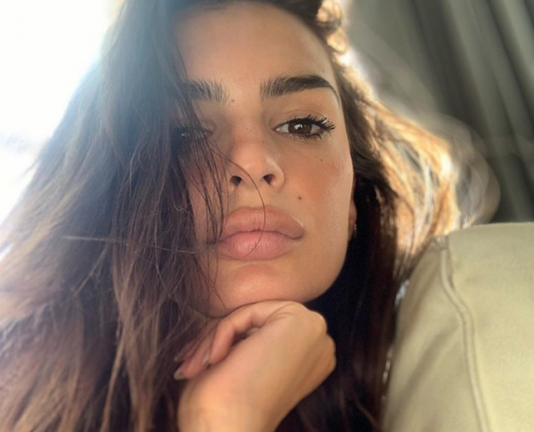 Εμιλι Ρατακόφσκι : Η αποστομωτική απάντηση για το πληθωρικό μπούστο της