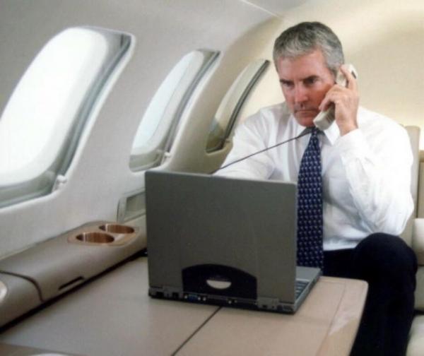 Αυτός είναι ο λόγος που δεν υπάρχει δωρεάν wifi στα αεροπλάνα