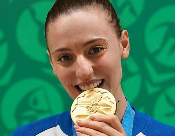 Αννα Κορακάκη : Το παράπονο της και το μελανό σημείο της δημοσιότητας