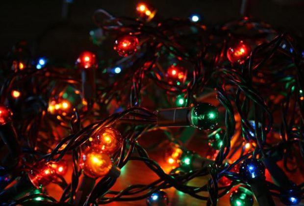 Χριστούγεννα : Τι πρέπει να προσέχουμε στα λαμπάκια του δέντρου