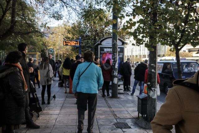 Μετρό : Χάος στους δρόμους από τη στάση εργασίας – Στριμωξίδι και τσακωμοί στα λεωφορεία