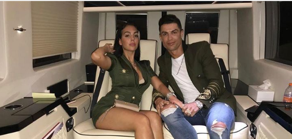 Τζορτζίνα Ροντρίγκεζ: Το βίντεο της μέσα στην πισίνα