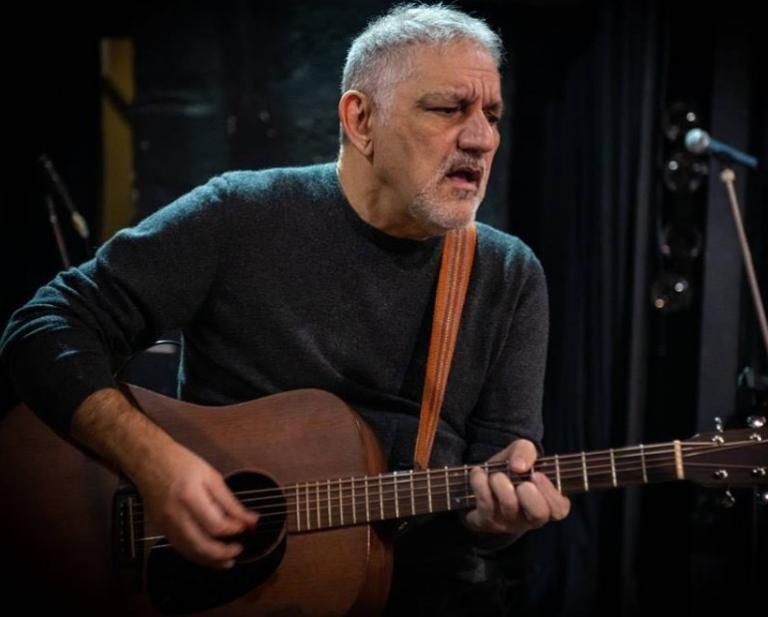 Νίκος Πορτοκάλογλου : Η φωτογραφία με τον νεογέννητο γιο του