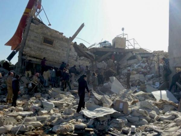 Συρία : 30 άμαχοι νεκροί και 8000 εκτοπισμένοι από τη Δευτέρα