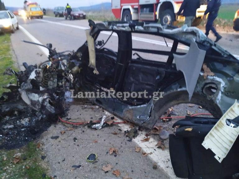 Φθιώτιδα: Φοβερό τροχαίο με έναν νεκρό – Κόπηκε στα δύο το αυτοκίνητο [Εικόνες]