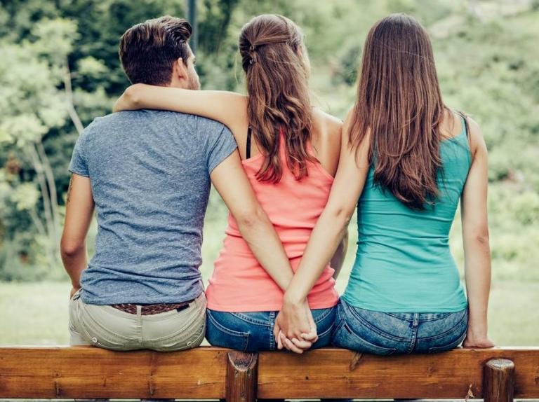 Παράλληλη σχέση: Τι να κάνεις από τη στιγμή που το γνωρίζεις